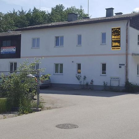 John’S Motel Appartementhaus Attnang-Puchheim Buitenkant foto